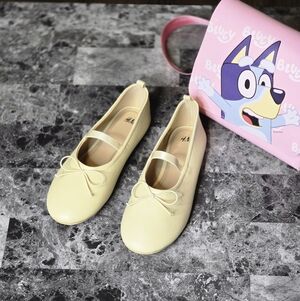 ❤️ 3/$10 H&M Kids Tan Ballet Flats